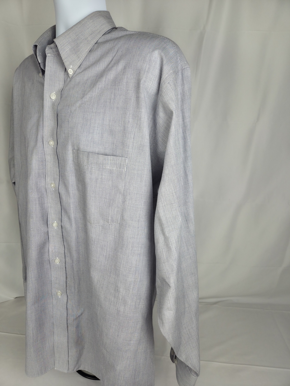 Van HUESEN .The Material Distorts My Photos..26"pit To Pit..33" Length. Blue .